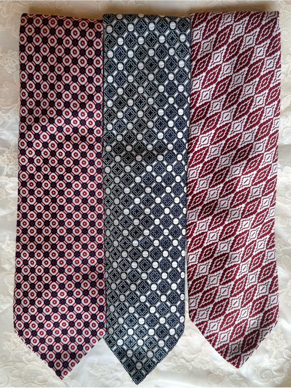 Vintage Men's Geometric Tie Trio in Red, Navy & White Wembley Resilio 1970s Wide